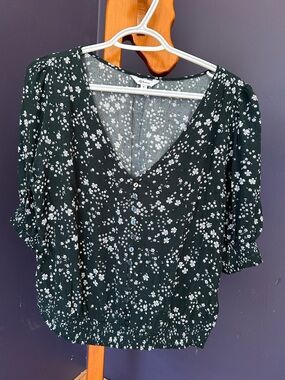 Reitmans Dark Green Floral V-Neck Button Blouse